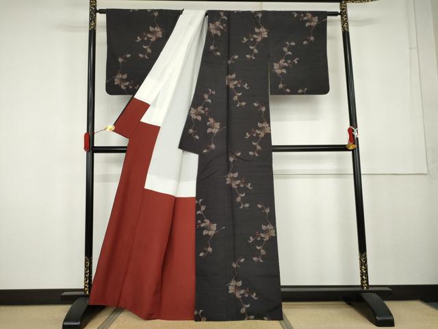 平和屋着物●上質な紬 南天枝葉文 黒地 正絹 逸品 AABK8615cs