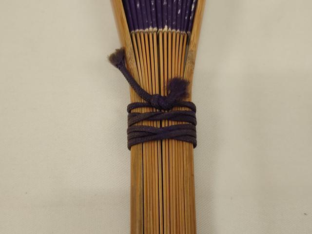 平和屋本店▼喪用中啓 扇子 中陰用 竹白木仕上げ 紫金銀地 霞文 箱付き 法衣 寺院 仏具 仏教 僧侶 神職 装束 AABK9051ja