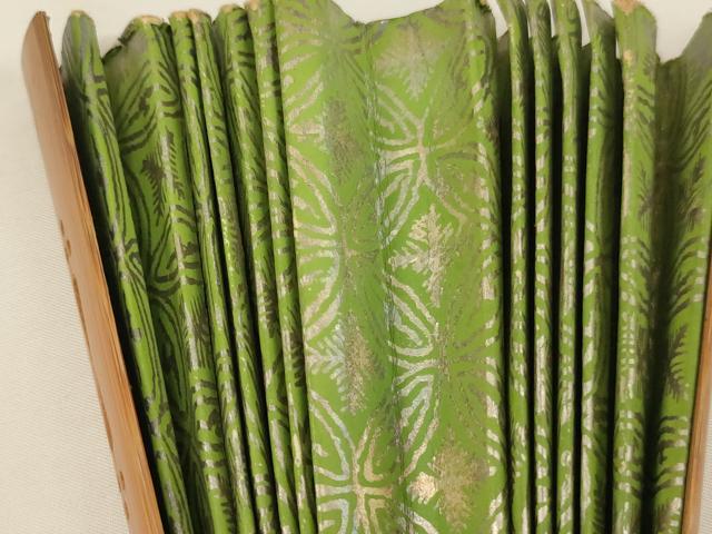 平和屋本店▼喪用中啓 扇子 中陰用 竹白木仕上げ 紫金銀地 霞文 箱付き 法衣 寺院 仏具 仏教 僧侶 神職 装束 AABK9051ja