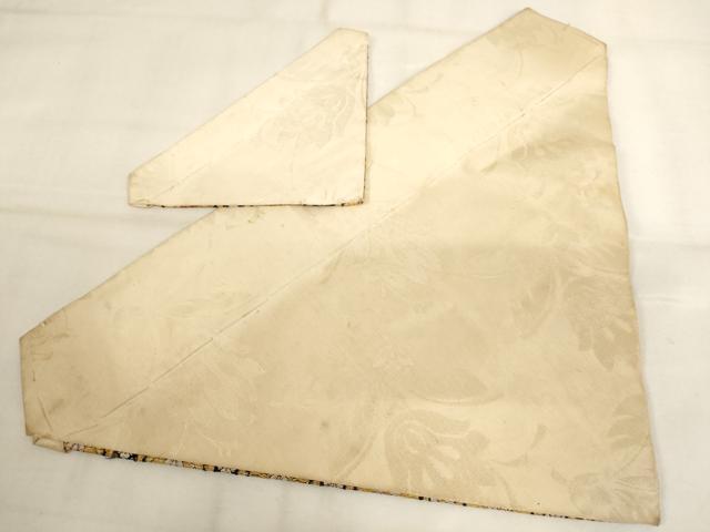 平和屋本店▼打敷 内敷2点セット 三角 金襴 蜀江花文 法衣 寺院 仏具 仏教 僧侶 神職 装束 AABK9308ja