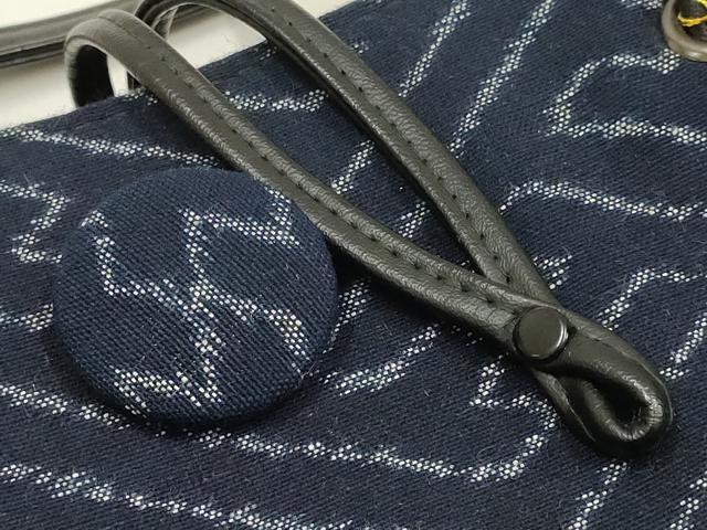 平和屋着物▼和装小物 和装バッグ ハンドバッグ トートバッグ 正藍つむぎ 紗綾型模様 くるみボタン 逸品 未使用 AABK9578ay