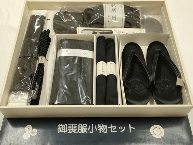 平和屋着物▼和装小物 喪服小物まとめて9点 バッグ 草履 帯締め 帯揚げ 前板 腰紐 帯枕 着付けベルト 逸品 未使用 AABK9767ay