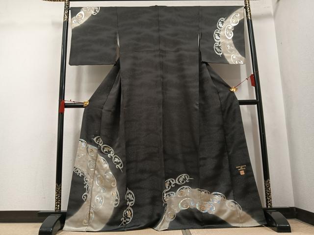 平和屋着物●金彩友禅作家 金彩の魔術師 堀省平 金煌織 訪問着 花唐草文 黒地 銀通し地 正絹 逸品 AABK9920ph