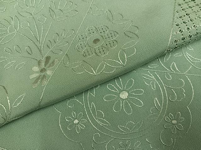 平和屋着物●上質な色無地 中国三大刺繍 スワトウ刺繍 汕頭刺繍 総刺繍 草花文 薄萌葱色 まるやま扱い 正絹 逸品 未使用 AABK9940ph