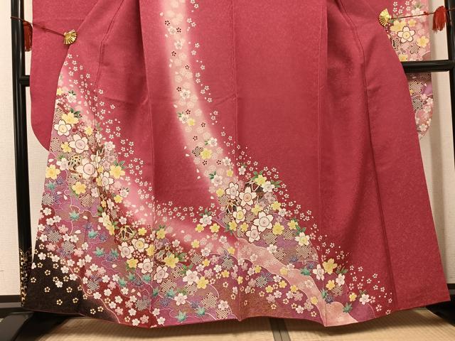 平和屋着物●豪華振袖 駒刺繍 草花毬文 暈し染め 金彩 金通し地 京都きもの友禅扱い 正絹 逸品 AABK9942ph