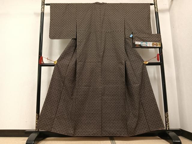 平和屋着物●本場大島紬 古代染色純泥染 7マルキ 七宝文 古田重彦作 証紙付き 正絹 逸品 AABK9983ph