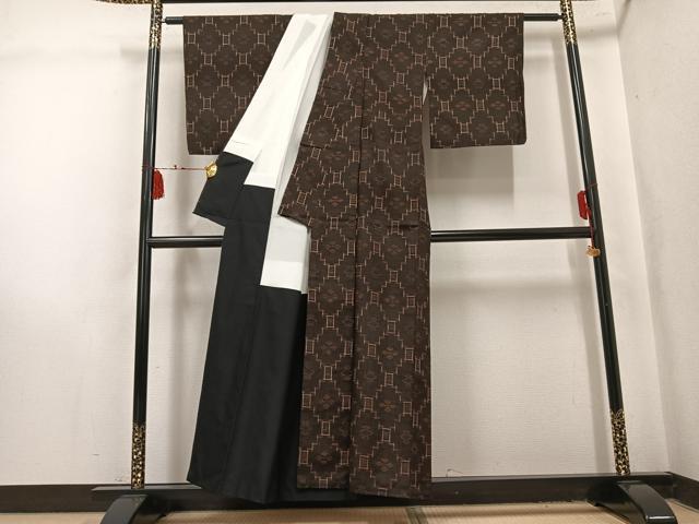 平和屋着物●国指定重要無形文化財 本場久米島紬 島袋絹子作 手織 琉球絣 証紙付き 正絹 逸品 AABL1331ph