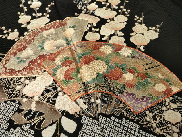 平和屋着物●豪華振袖 絞り 駒刺繍 扇面花文 黒地 金彩 正絹 逸品 AABL2111ck