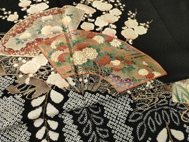 平和屋着物●豪華振袖 絞り 駒刺繍 扇面花文 黒地 金彩 正絹 逸品 AABL2111ck