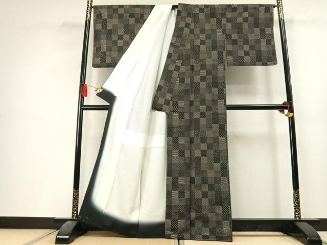 平和屋着物●本場縞大島紬 泥染め 市松文様 つむぎ美人謹製 証紙付き 正絹 逸品 未使用 AABL3386fy