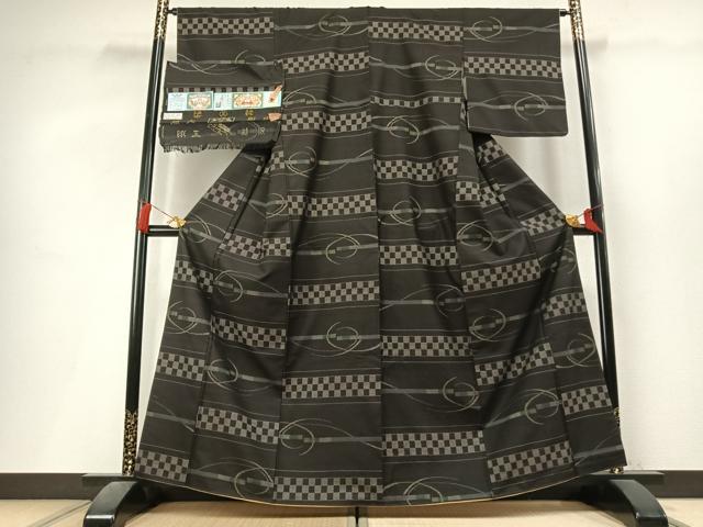 平和屋着物●本場大島紬 9マルキ 古代染色 純泥染 横段文 久野織物特製 証紙・鑑定証付き 正絹 逸品 未使用 AABL3448fy