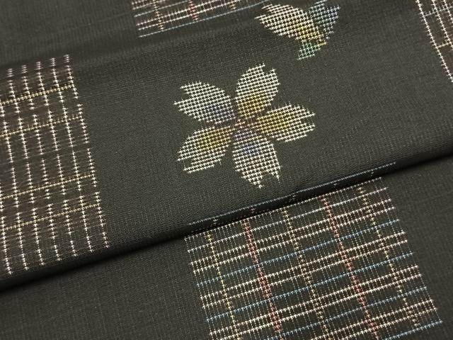 平和屋着物●本場大島紬 9マルキ 市松舞桜文 正絹 逸品 AABL3505fy