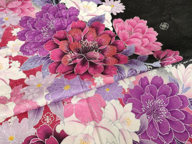 平和屋着物●豪華振袖 刺繍 舞花文 暈し染め 黒地 金銀糸 銀彩 正絹 逸品 AABL3654ck