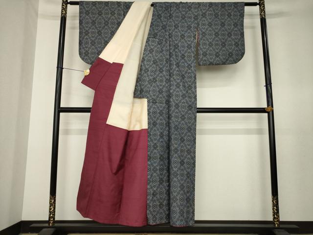 平和屋着物●アンティーク大島 本場大島紬 アンサンブル 割込み絣 亀甲花文 正絹 逸品 AABL3665ck