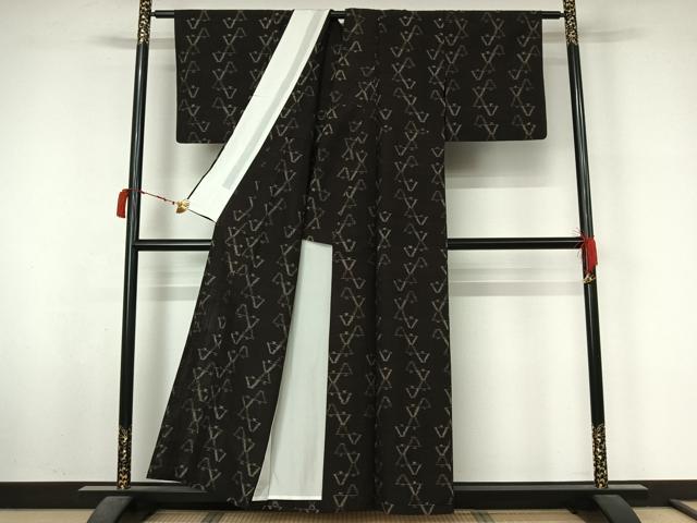 平和屋着物▽琉球本紬 単衣 草木染 泥染 幾何学文様 大城織物謹製 大城カメ作 証紙付き 正絹 逸品 AABL4024jh