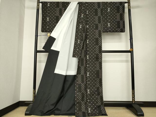 平和屋着物●本場大島紬 純泥染め 7マルキ 手織り 幾何学文様 岡江織物謹製 証紙付き ロング丈 正絹 逸品 AABL5594ck