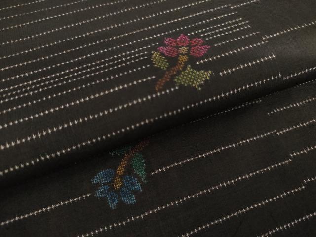平和屋着物●本場大島紬 9マルキ 草花文 黒地 正絹 逸品 AABL6402cs