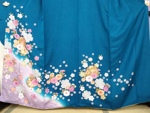平和屋着物●豪華振袖 雪輪舞花文 暈し染め 金彩 銀通し地 正絹 逸品 AABL7722cs