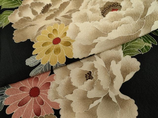 平和屋着物●こむさでもーど・COMME CA DU MODE 振袖 草花文 黒地 正絹 逸品 AABL7745cs