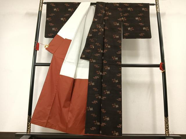平和屋着物●国指定重要無形文化財 本場久米島紬 手織 琉球絣 正絹 逸品 AABL8697fy