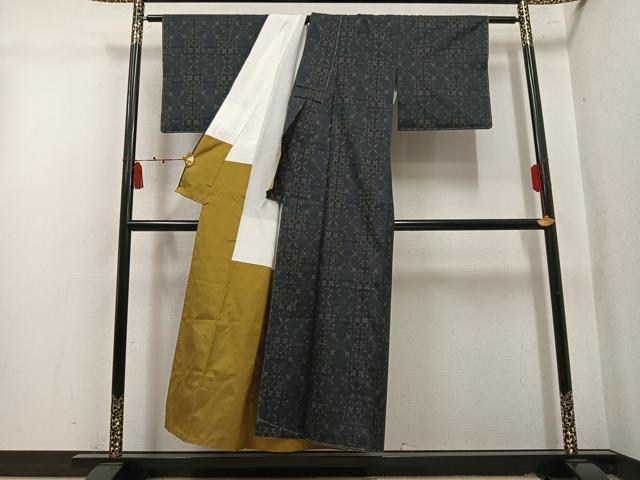 平和屋着物●本場大島紬 古代染色純泥染 7マルキ 幾何学文様 田畑情玄作 田畑絹織物謹製 証紙付き 正絹 逸品 未使用 AABL8808ph