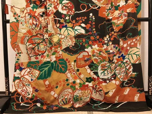 平和屋本店●アンティーク 大正ロマン 振袖 刺繍 草花文 黒地 金彩 ロング丈 正絹 逸品 AABL8821ph