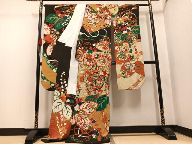 平和屋本店●アンティーク 大正ロマン 振袖 刺繍 草花文 黒地 金彩 ロング丈 正絹 逸品 AABL8821ph