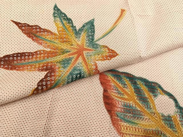 平和屋着物●中国三大刺繍 スワトウ刺繍 汕頭刺繍 本場大島紬 訪問着 総刺繍 舞葉文 正絹 逸品 AABL8850ph