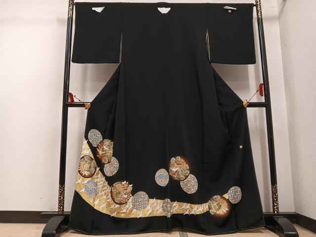 平和屋着物●豪華黒留袖 作家物 駒刺繍 松竹梅群れ鶴文 金彩 正絹 逸品 未使用 AABL8853ph