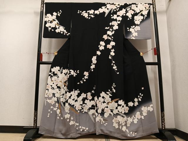 平和屋着物●訪問着 作家物 駒刺繍 胡蝶蘭 暈し染め 黒地 金彩 正絹 逸品 AABL8894ph