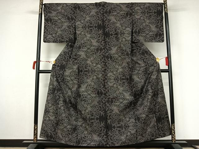 平和屋着物▽本場大島紬 単衣 9マルキ 飛鶴草葉文 黒地 正絹 逸品 AABL9205jh
