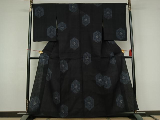 平和屋着物▽結城ちぢみ 単衣 亀甲花文 黒地 正絹 逸品 AABL9225jh