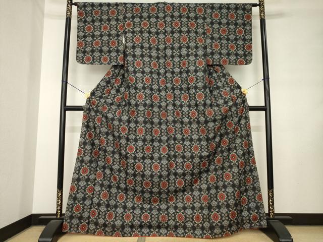 平和屋着物●本場村山大島紬 飾花文 黒地 正絹 逸品 未使用 AABL9324ck