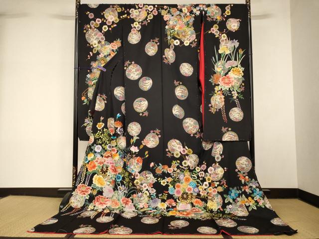 平和屋本店●中国三大刺繍 相良刺繍 色打掛 仮絵羽 和装 婚礼 結婚式 花嫁 神社挙式 花車枝梅丸文 黒地 金糸 逸品 AABM0820fw