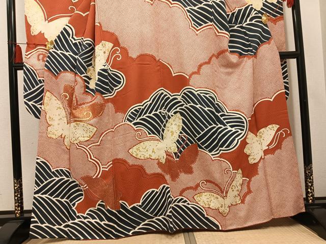 平和屋着物●豪華振袖 駒刺繍 雲重ね舞蝶文 金彩 正絹 逸品 AABM1267ph