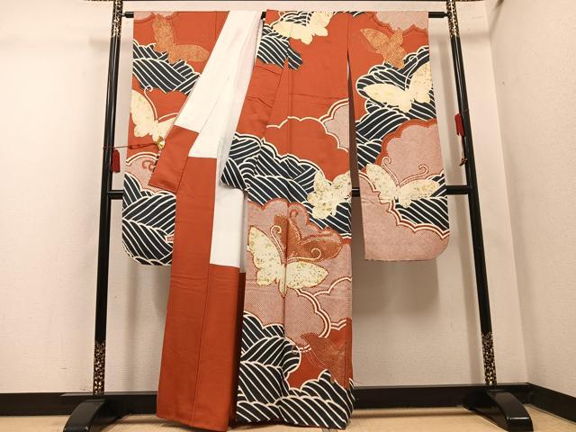 平和屋着物●豪華振袖 駒刺繍 雲重ね舞蝶文 金彩 正絹 逸品 AABM1267ph