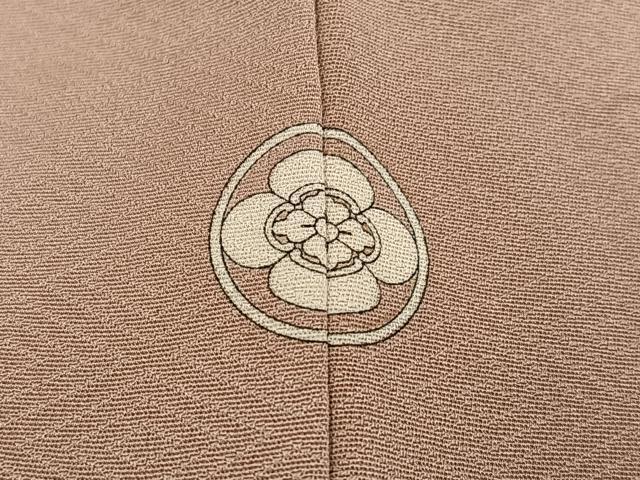 平和屋着物●上質な色無地 伊と幸 堅牢草木染 菱地紋 白茶色 反端付き 正絹 逸品 AABM2646ph