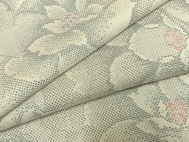 平和屋着物●本場大島紬 白大島 9マルキ 舞花文 正絹 逸品 未使用 AABM3808fy