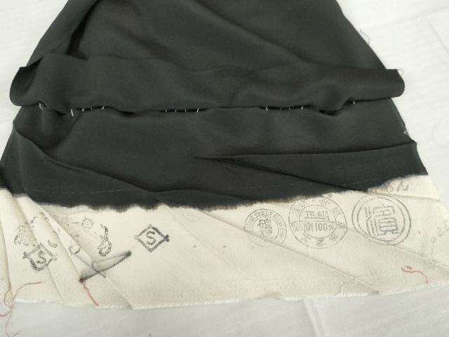 平和屋着物●豪華黒留袖 駒刺繍 格子草花文 金糸 金彩 浜ちりめん 仮絵羽 正絹 逸品 未使用 AABM5543cs
