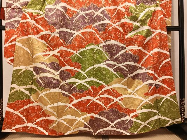 平和屋着物●豪華振袖 駒刺繍 雪芝草花文 金彩 正絹 逸品 AABM6308ph