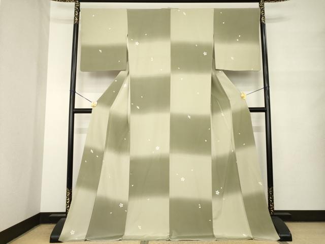 平和屋着物●上質な小紋 市松花文 桜 暈し染め 金彩 ロング丈 正絹 逸品 AABM6682ck