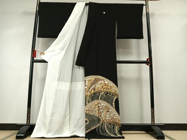 平和屋着物●豪華黒留袖 駒刺繍 宝尽くし松花文 金彩 ロング丈 正絹 逸品 未使用 AABM8248fy