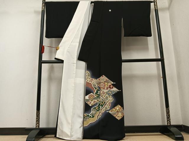 平和屋着物●豪華黒留袖 駒刺繍 花唐草文 暈し染め 金彩 正絹 逸品 AABN0436ph