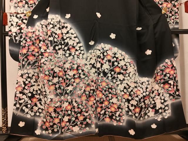 平和屋着物●豪華振袖 駒刺繍 枝梅文 暈し染め 黒地 正絹 逸品 AABN2998ph
