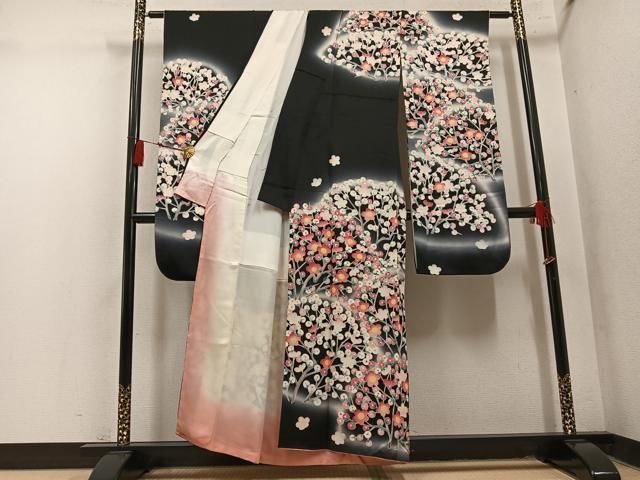 平和屋着物●豪華振袖 駒刺繍 枝梅文 暈し染め 黒地 正絹 逸品 AABN2998ph