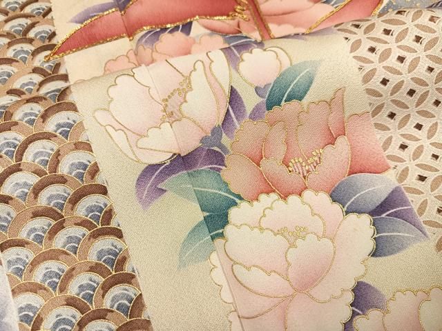 平和屋着物●豪華振袖 駒刺繍 群れ鶴草花文 暈し染め 黒地 金彩 正絹 逸品 AABN5796ph