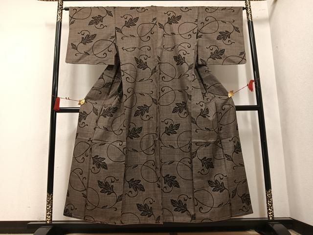 平和屋着物●本場大島紬 7マルキ 唐草文 正絹 逸品 未使用 AABN5808ph