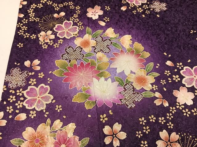 平和屋着物●豪華振袖 舞花文 金彩 銀通し地 正絹 逸品 AABN7439ph