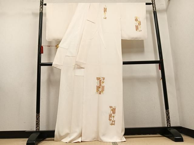 平和屋着物●訪問着 駒刺繍 矢羽根梅文 金彩 正絹 逸品 未使用 AABN7448ph