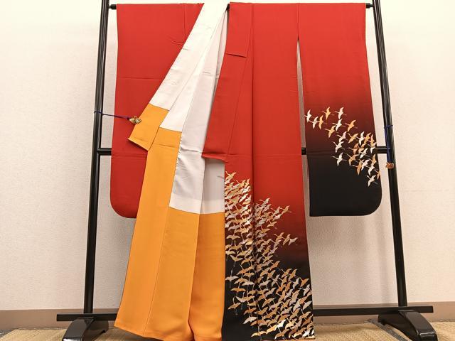 平和屋着物●金彩友禅 卓越技能者・名工・和田光正 振袖 飛鶴文 暈し染め 金銀彩 金通し地 正絹 逸品 BAAU0167gt